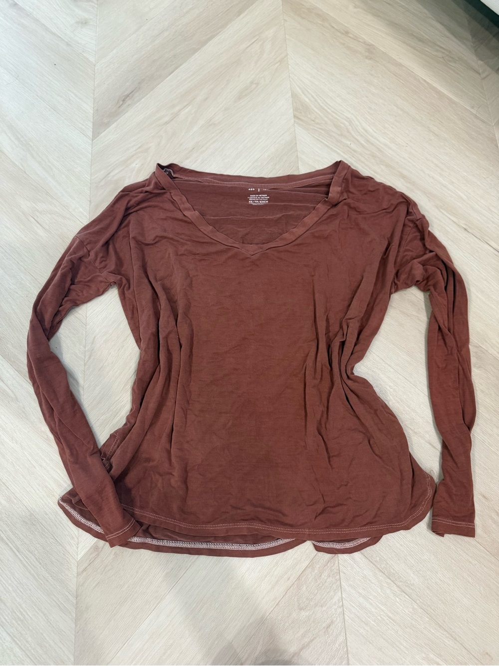 American Eagle Outfitters Women's Long-Sleeve V-Neck Top in Rust Brown